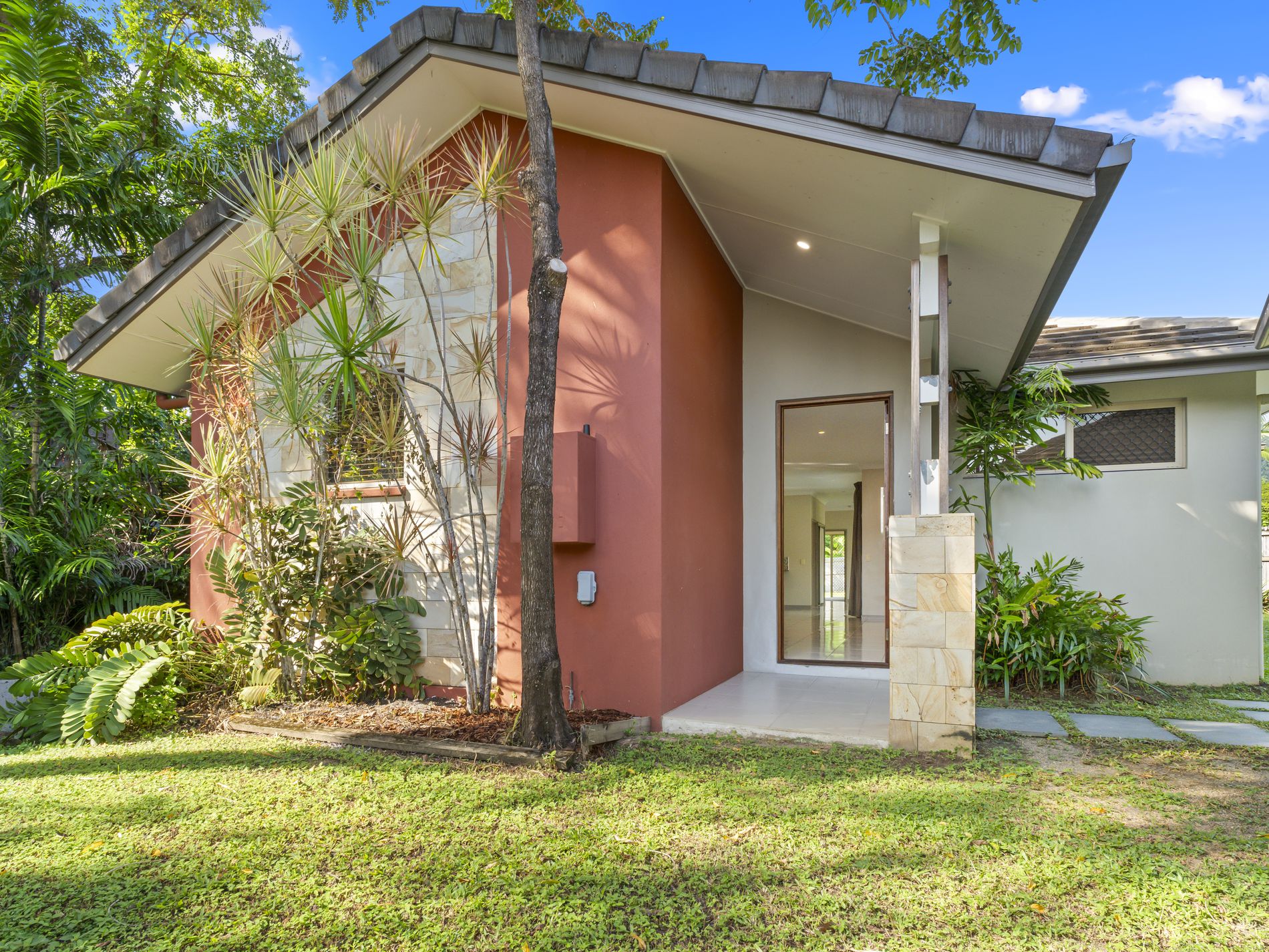 7 The Entrance, Kewarra Beach
