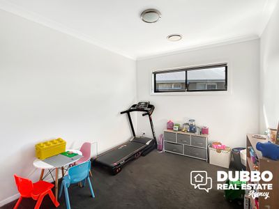 11 Waterfall Crescent, Dubbo