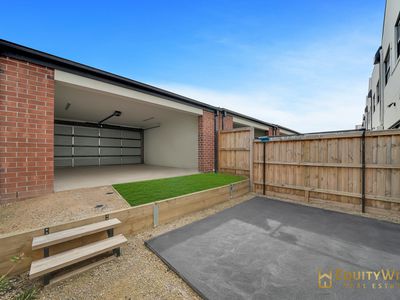 23 Irvington Road, Manor Lakes