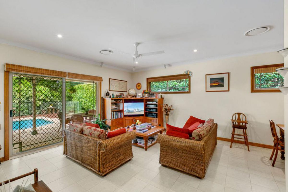 35 Nerang River Drive, Nerang