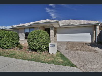 18 Bluestone Drive, Logan Reserve