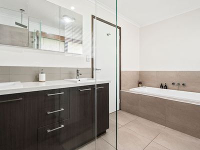 17-19 St Elmo Crescent, Highton