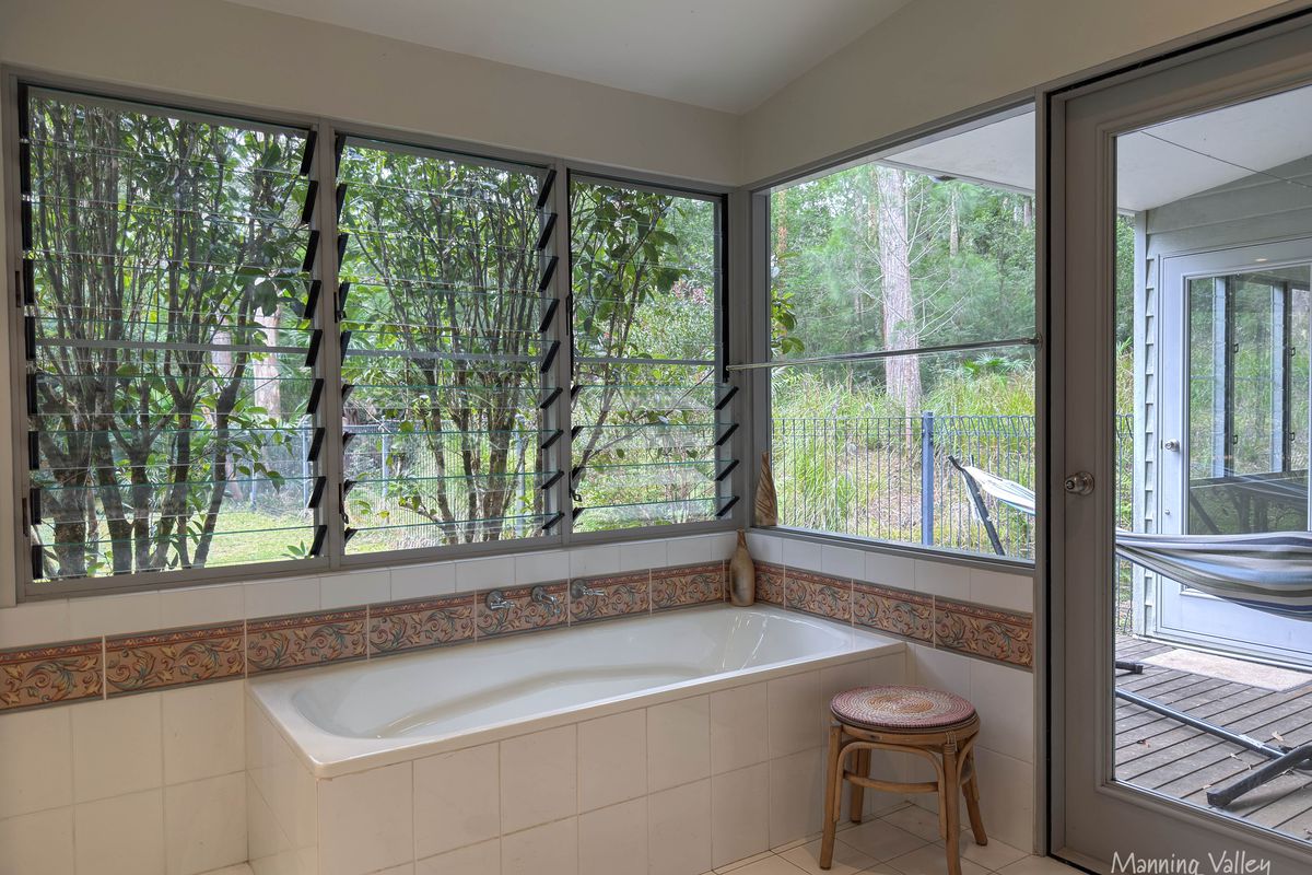 380 Hubbards Road North, Topi Topi