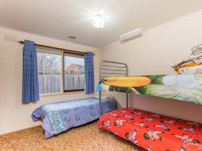8 Rohan Court, Hampton Park