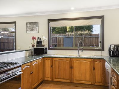 5 Rowen Court, Cranbourne North