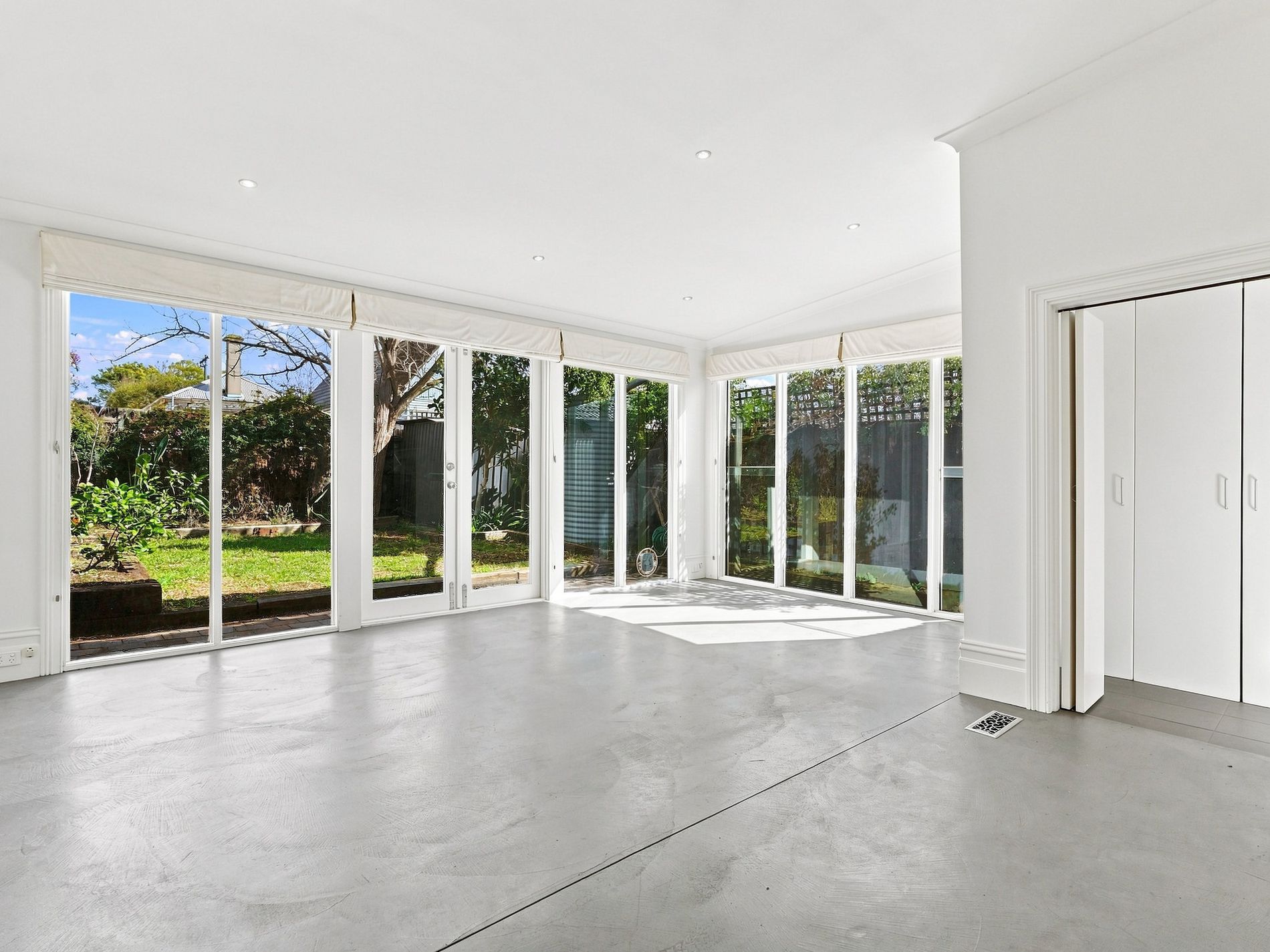 211 Douglas Parade, Newport