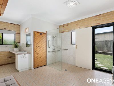 92 Ibis Boulevard, Eli Waters