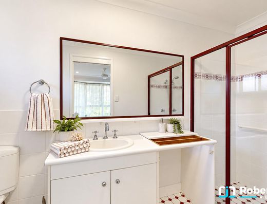 Spacious, Light-Filled Living in a Quiet Old Tewantin Cul-de-Sac image 12