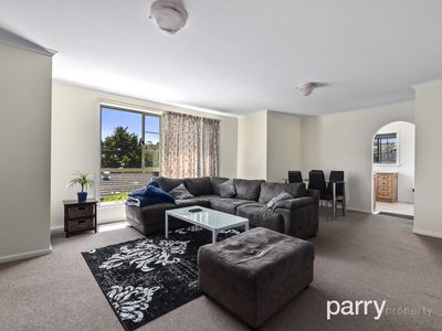 2 / 79 Outram Street, Summerhill