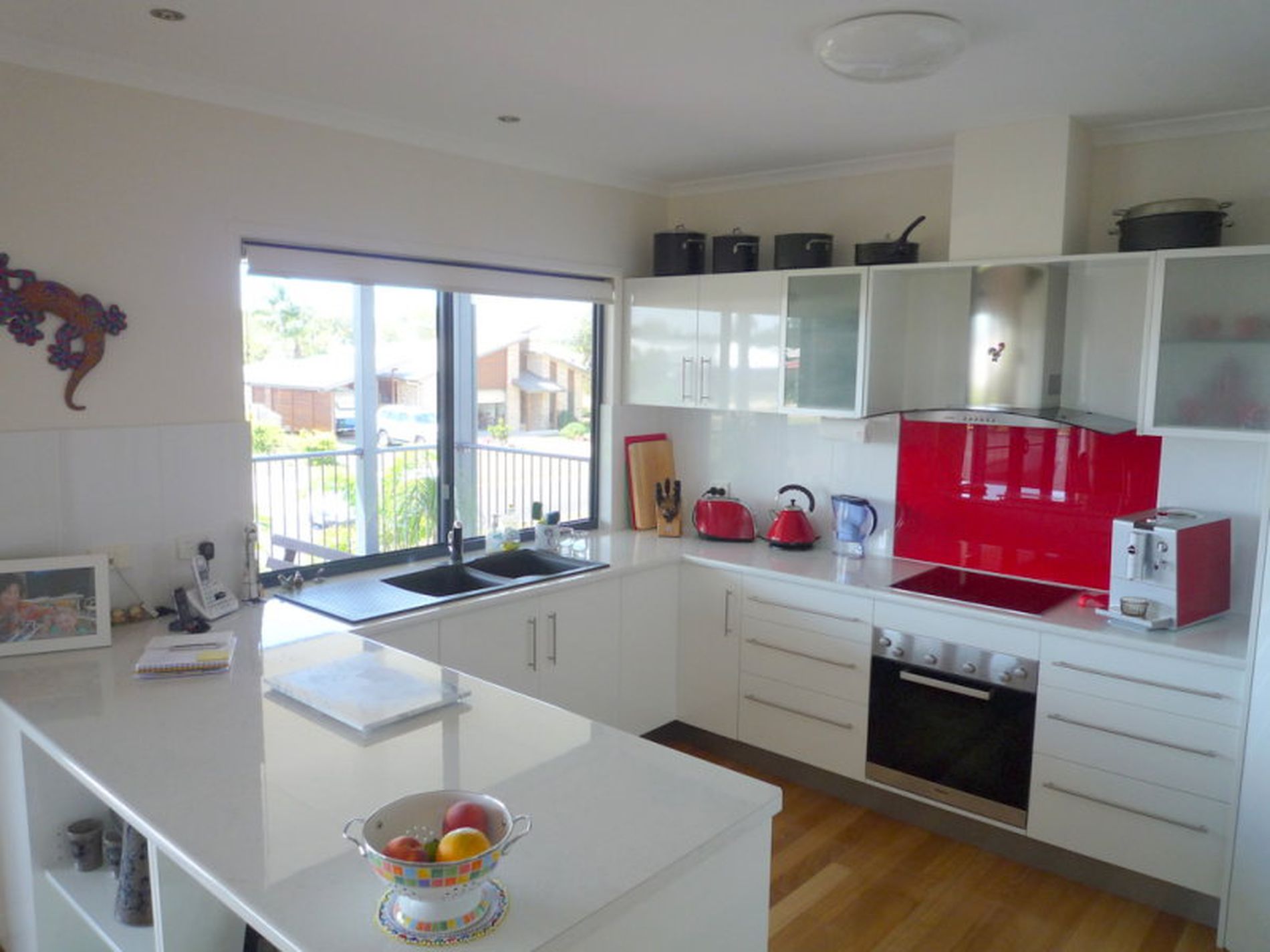 12 Sunset Avenue, Woodgate