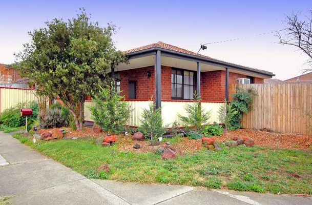 1 Bradford Avenue, Greenvale
