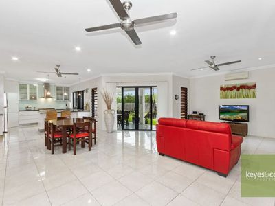 19 Gundabluey Crescent, Mount Low