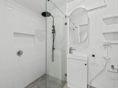 319 South Pine Road, Enoggera