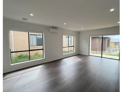 48 Madura Promenade, Mickleham