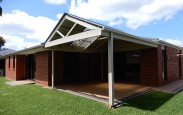 8 Castle Court, Beaconsfield