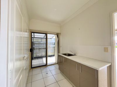 64 Cromdale Circuit, Kawungan