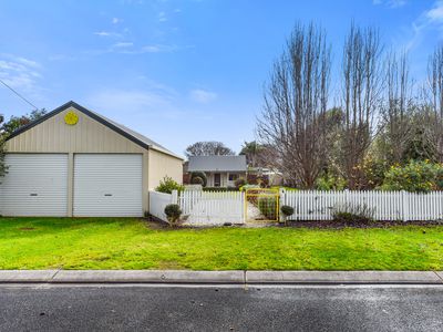 4 Hill Street, Donovans