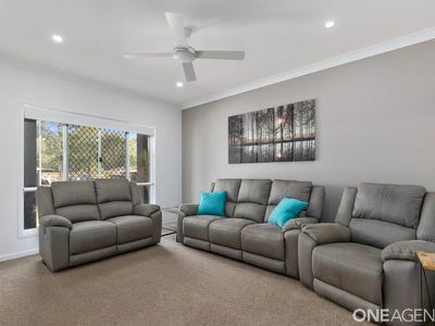 1 Paperbark Way, Urangan