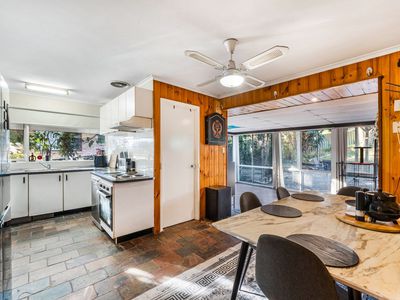 16 Dickens Road, Ambarvale