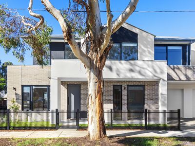 38 Stapley Crescent, Altona North