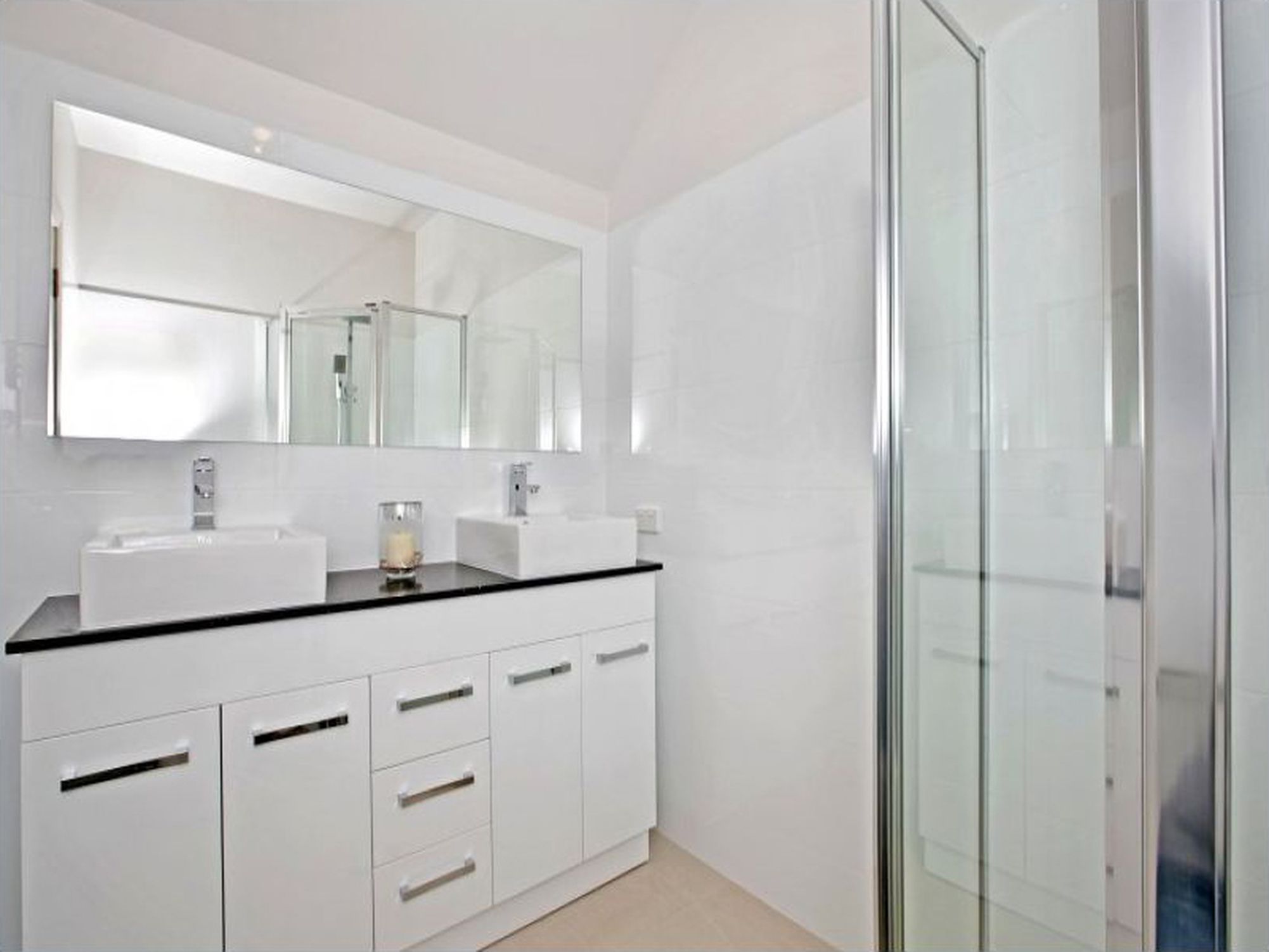 4 / 30 West Lakes Boulevard, Albert Park
