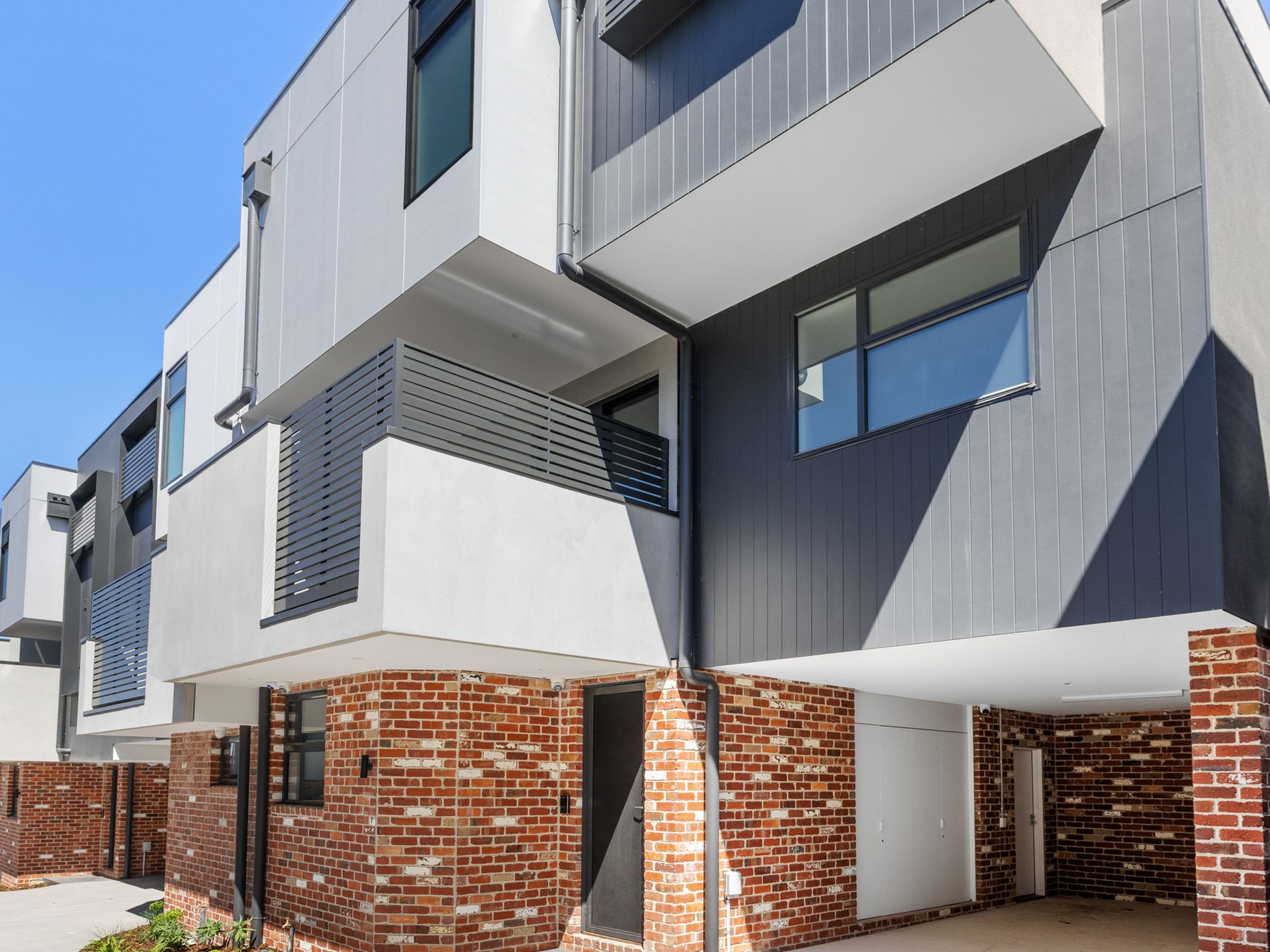 4 / 12 Irvine Crescent, Brunswick West