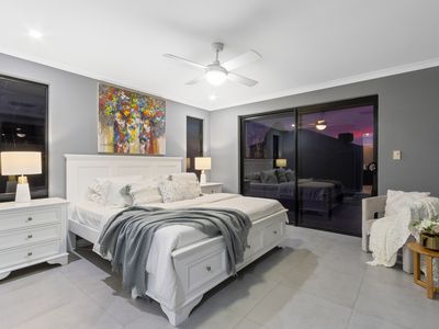 64 Hillhouse Way, Piara Waters