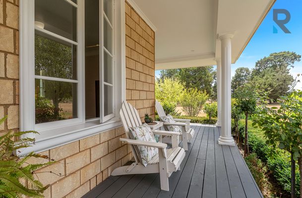 8 Pine Grove, Mickleham