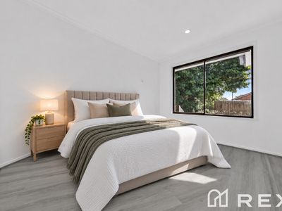 5 / 16 Heywood Crescent, Cranbourne North