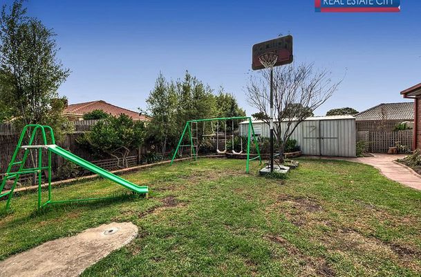 43 Farnborough Avenue, Craigieburn