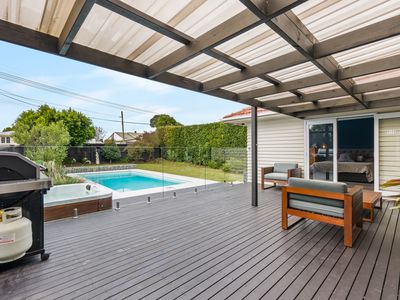 6 Helga Crescent, Te Atatu Peninsula