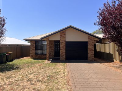 8A Thornett Place, Dubbo