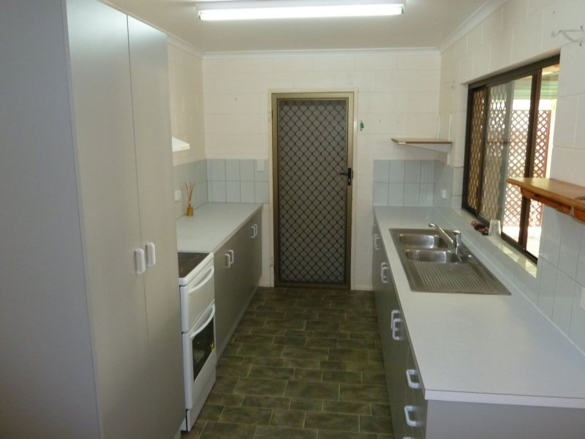 10 Goldview Street, Atherton