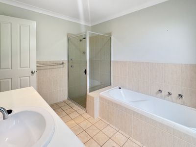 9 Robina Crescent, Dubbo