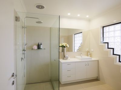 6 Knox Court, Kennington