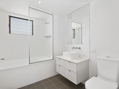 40 / 38 Morehead Street, South Townsville