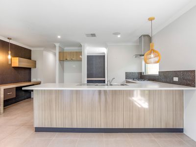 21 Manhattan Concourse, Hilbert