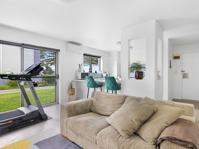 2/261 Esplanade, Altona