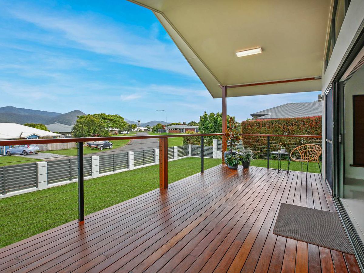 16 MITCHELL DRIVE, Atherton