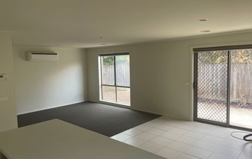 11 Stanhope Place, Pakenham