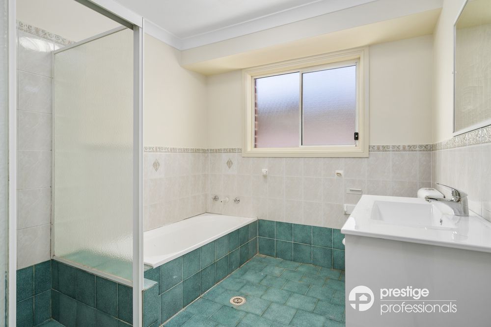 4 Derwent Court, Wattle Grove