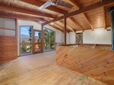 6 Reid Court, Tawonga South