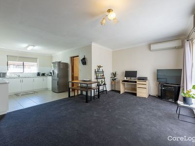 2 / 5 Schwarz Avenue, Horsham