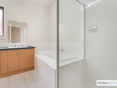 11 Everwin Drive, Werribee