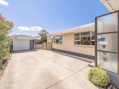 6 Laing Crescent, Heathcote Valley