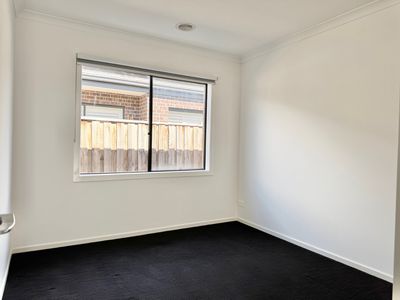 14 Honeycomb Avenue, Manor Lakes