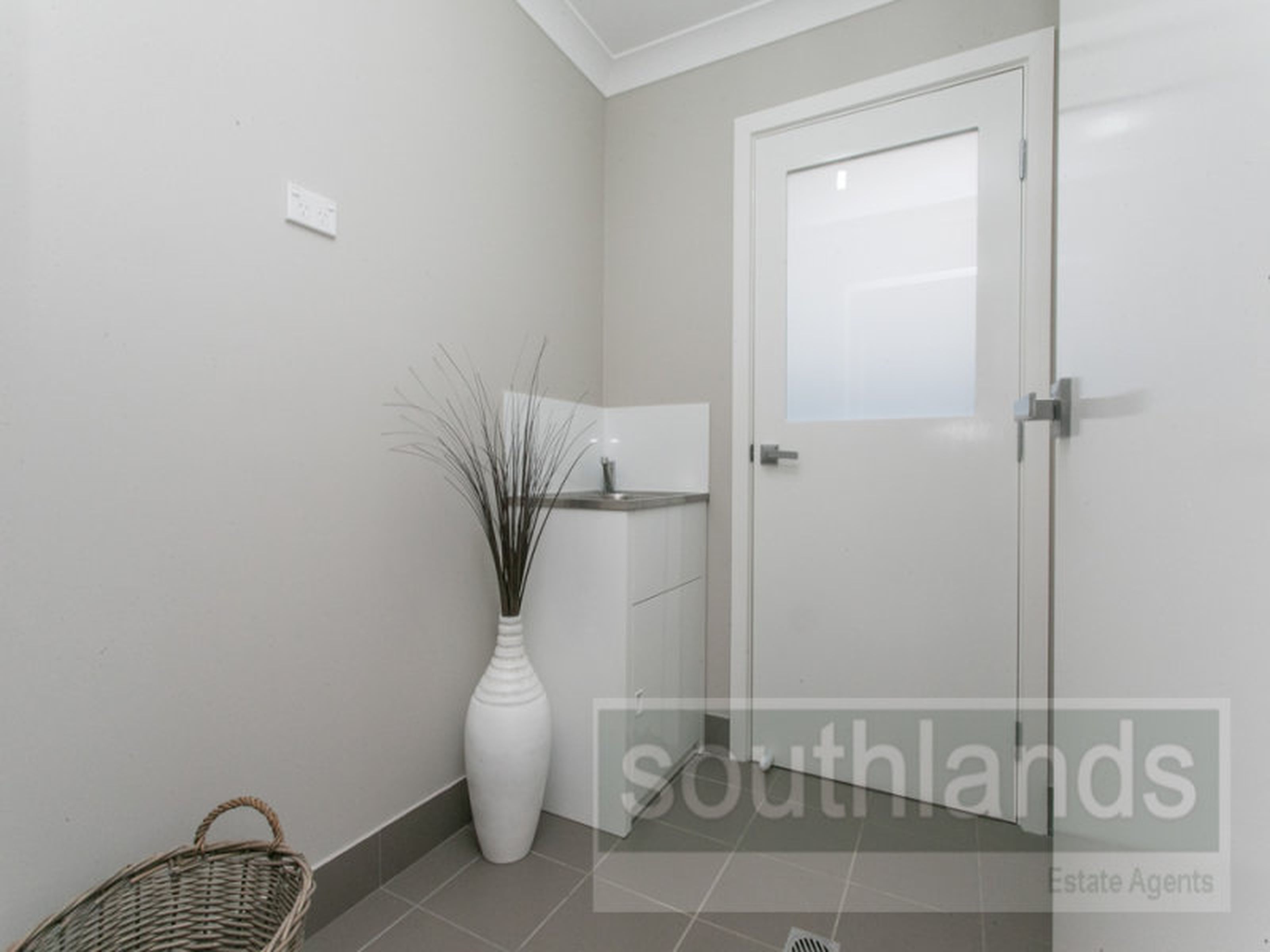 12 Cooee Ave, GLENMORE PARK