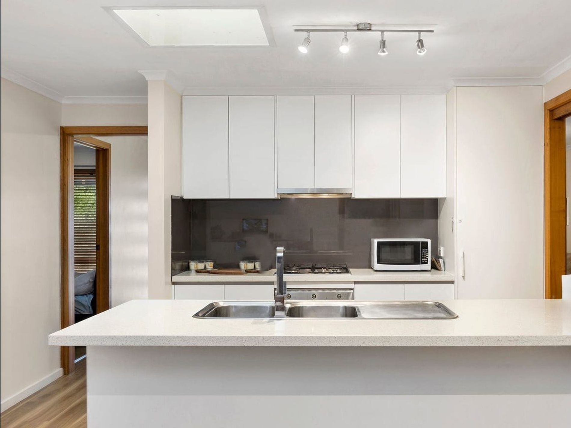 20 The Court, Leopold