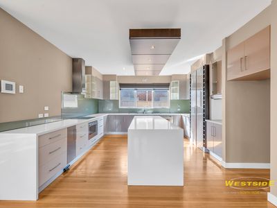 10 Springview Boulevard, Taylors Hill