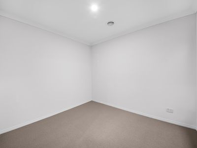 11 Kenmore Way, Clyde North